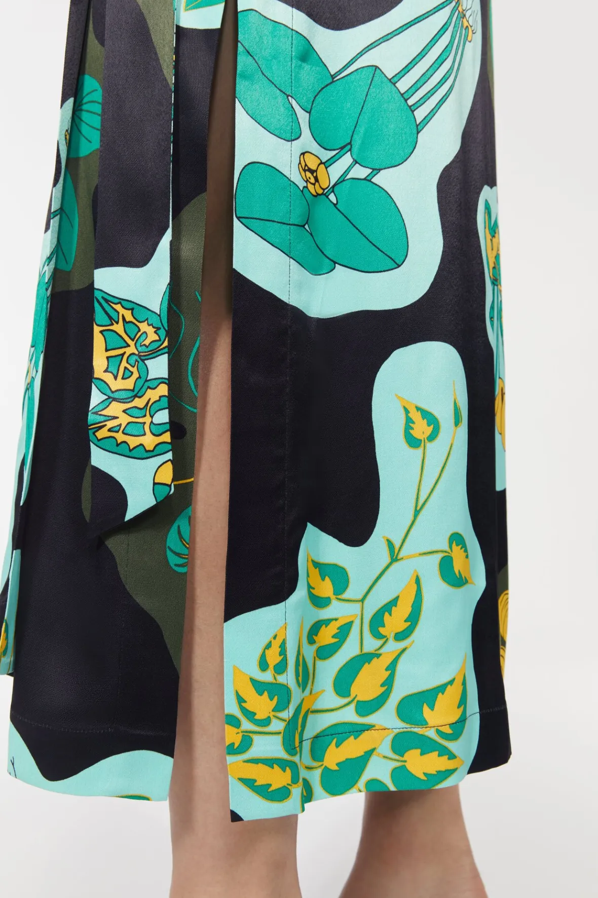 mabelin_cape_leaf_4-1.webp Flash Sale Mabelin Cape Leaf Women Dresses & Caftans